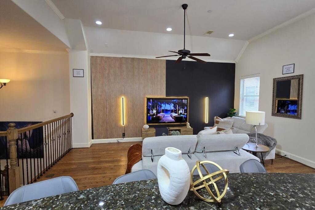 Modern Galleria Gem Private Jacuzzi 3 Br Houston Exterior photo