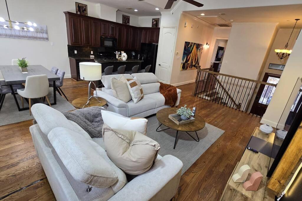 Modern Galleria Gem Private Jacuzzi 3 Br Houston Exterior photo